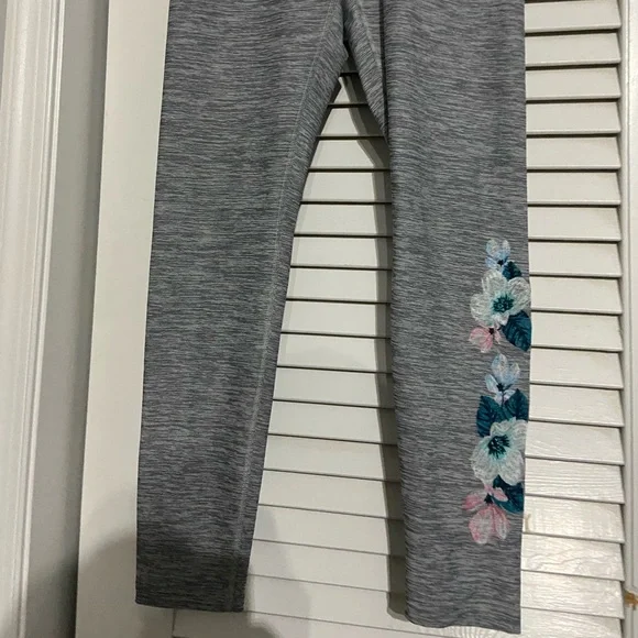 Victoria's Secret PINK Ultimate Gray Leggings - Picture 8 of 8